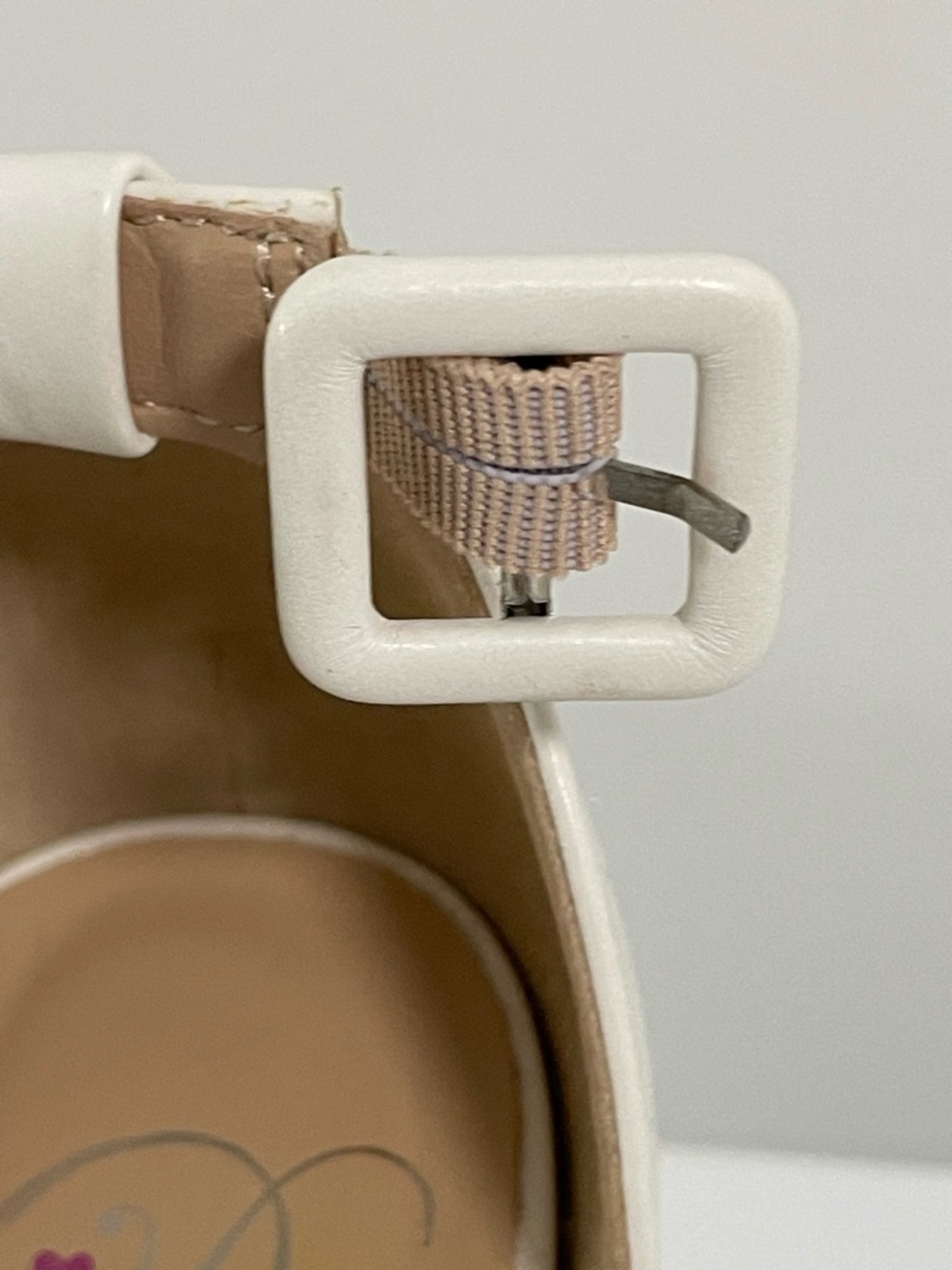 Delicious White Single-Band Ankle-Strap Block Heels. Size 8 - Picture 3 of 9